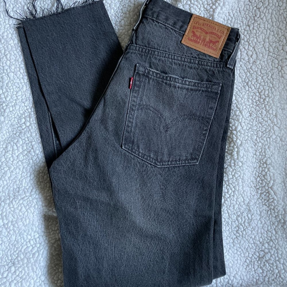 black levi jeans